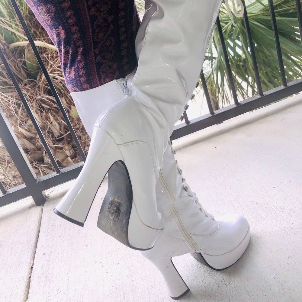 Adjustable size 11 GOGO/RAVE/CLUB boots !